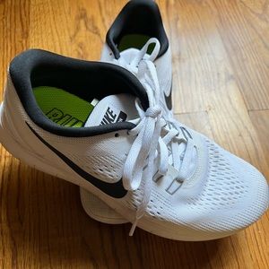 Nike Free RN, white and black, women’s 7.5